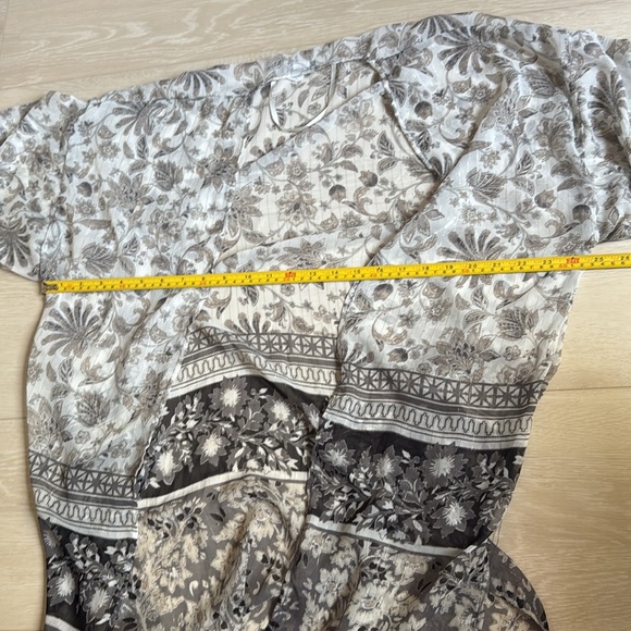 3/$10 Apt. 9 Elegant Floral Sheer Kimono - Picture 3 of 6